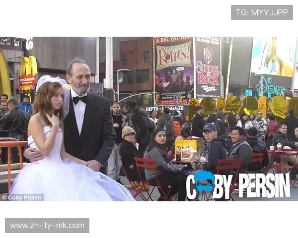 科比·梅努点赞调侃动态，曼联更衣室态度引关注